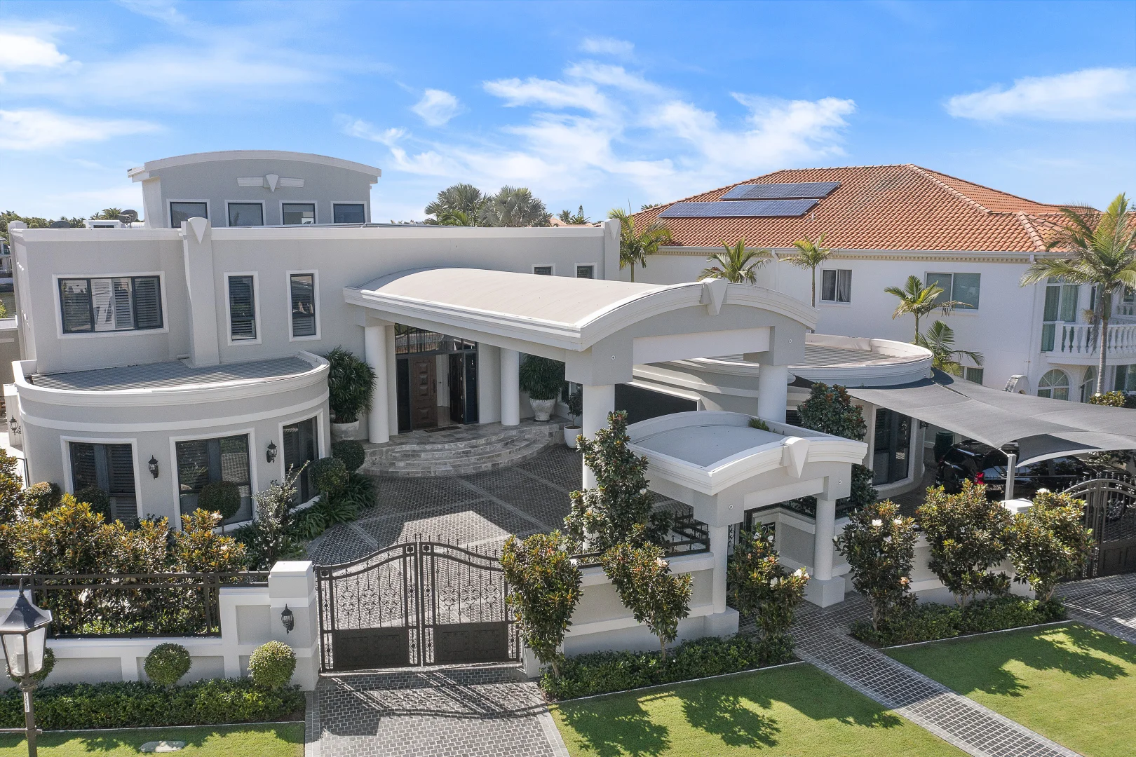 35 Brittanic Crescent, Sovereign Islands QLD 4216