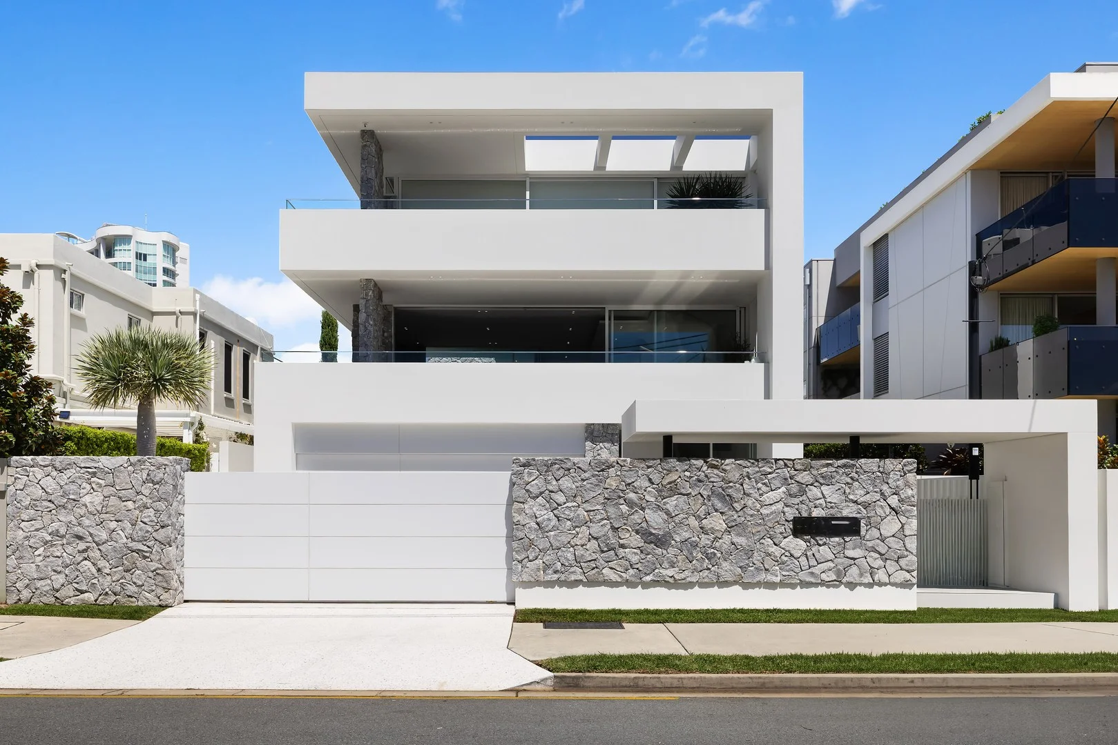 46 Woodroffe Avenue, Main Beach QLD 4217