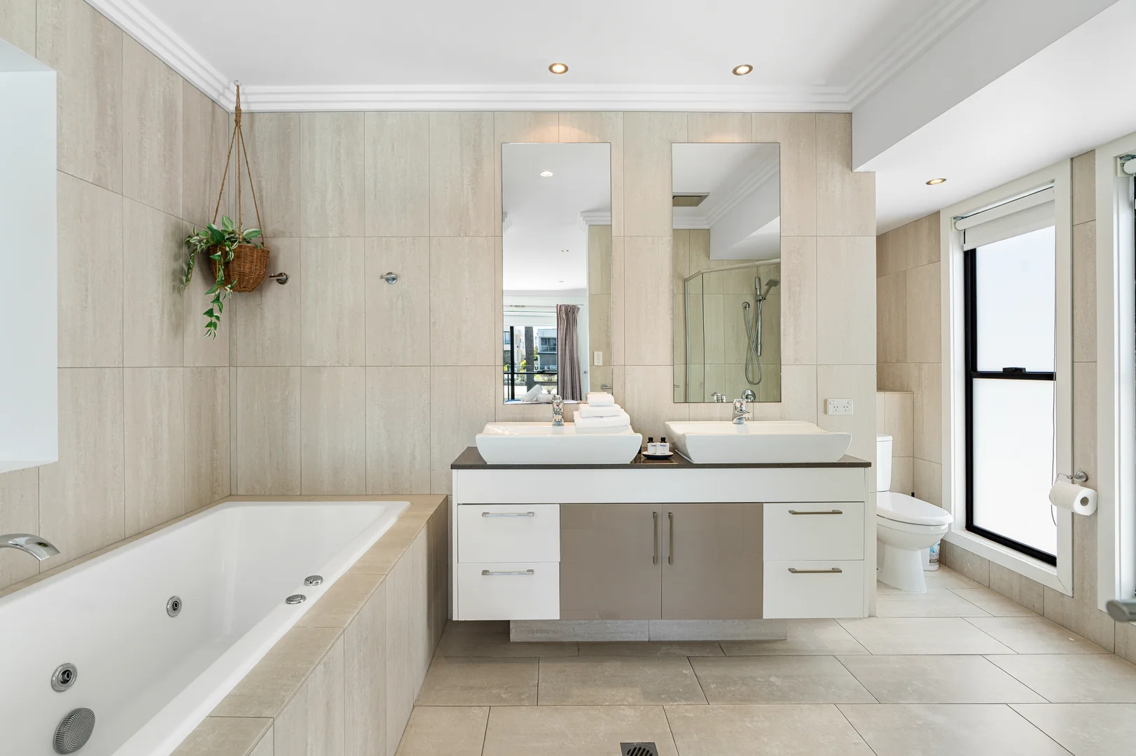 Additional image 20 of 91 T E Peters Drive, Broadbeach Waters QLD 4218