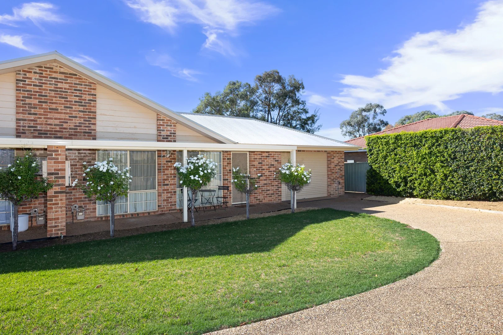 2/8 Canola Place, Estella NSW 2650