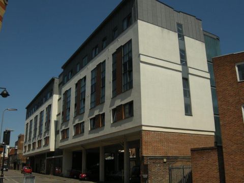 Mede House, Salisbury Street, Southampton SO15, Studio to rent