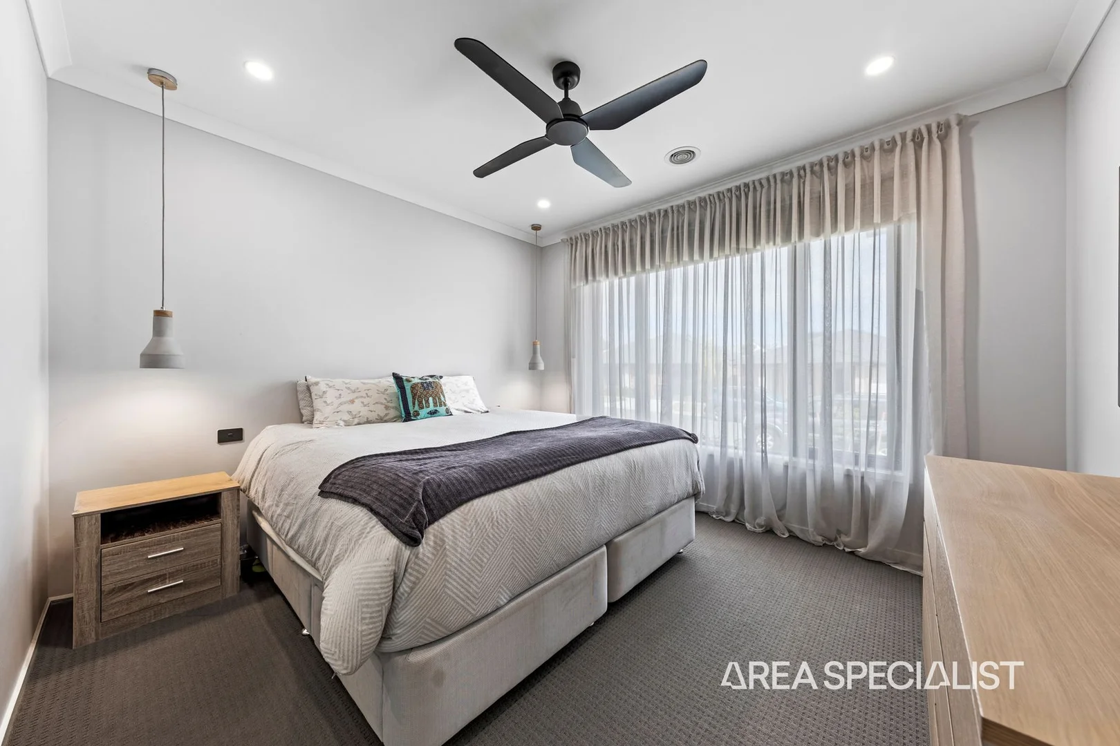 9 Seahawk Crescent, Clyde North VIC 3978 photo 4
