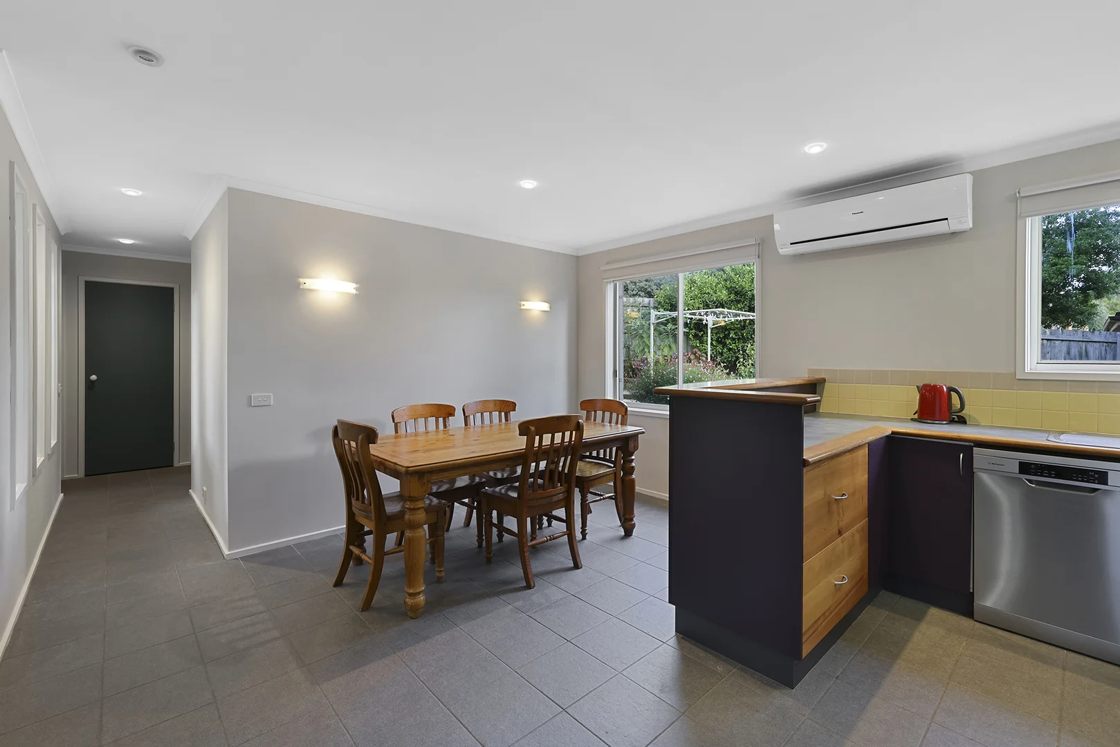 Additional image 5 of 2/3 Cameron Court, Drouin VIC 3818