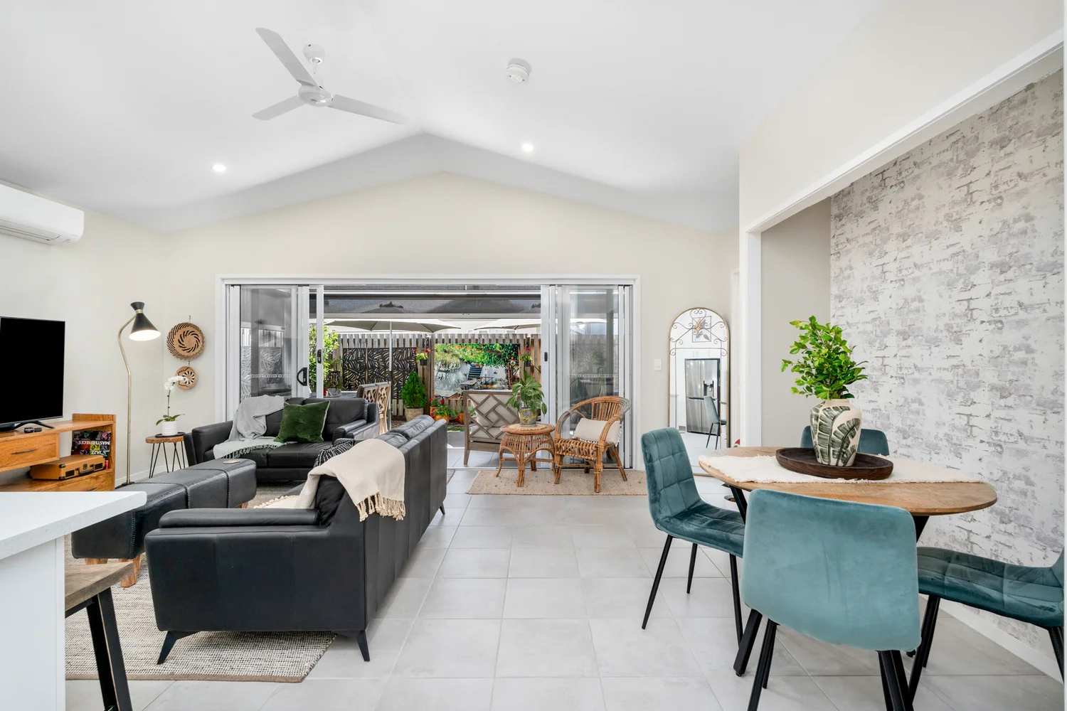 Additional image 4 of 13/2-20 Island View Drive, Urangan QLD 4655