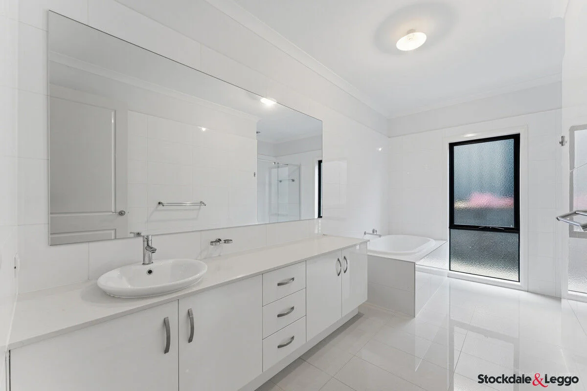 Additional image 12 of 2 Waterside Drive, Pakenham VIC 3810