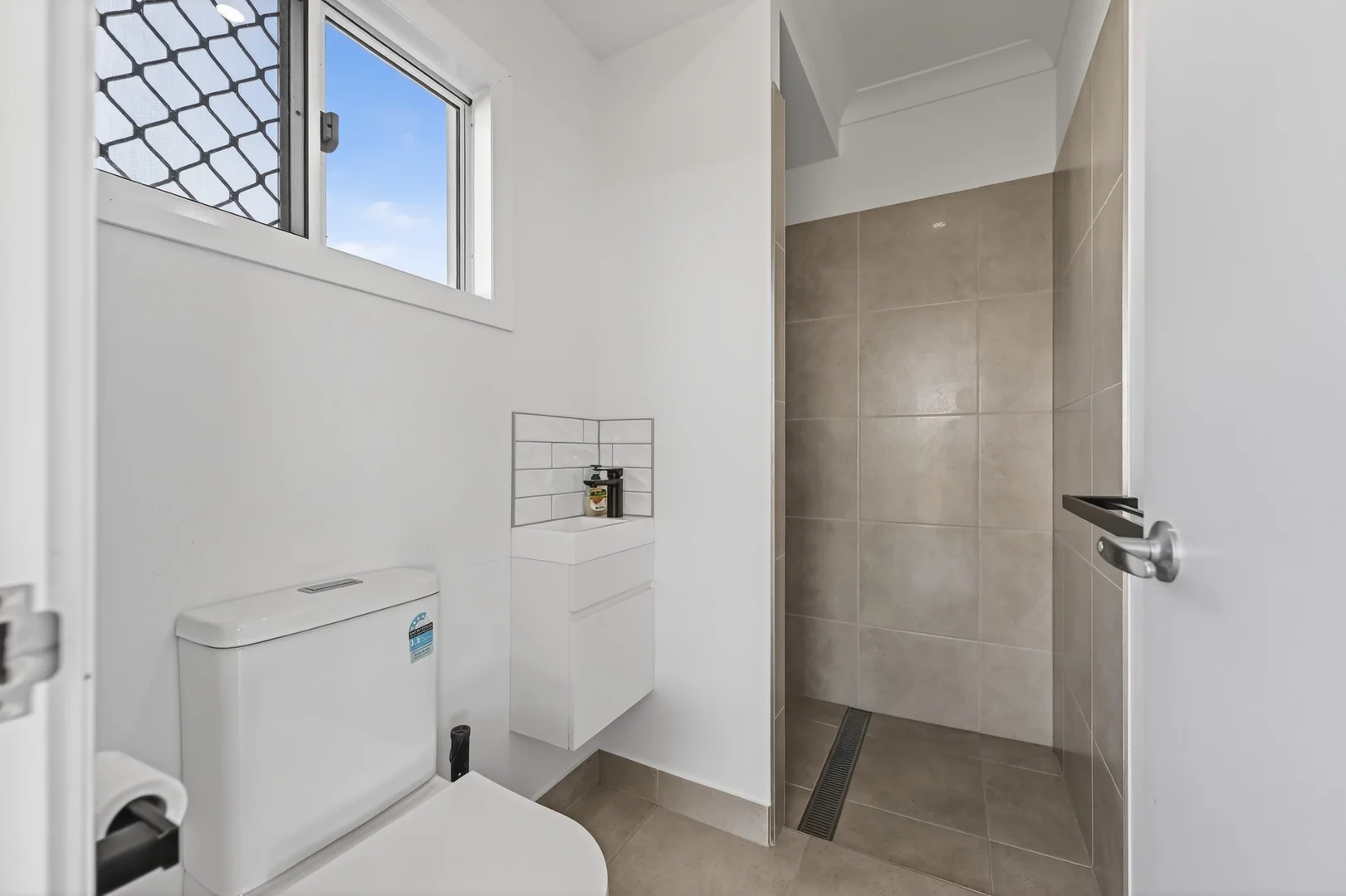 Additional image 18 of 6 Dune Parade, Bushland Beach QLD 4818