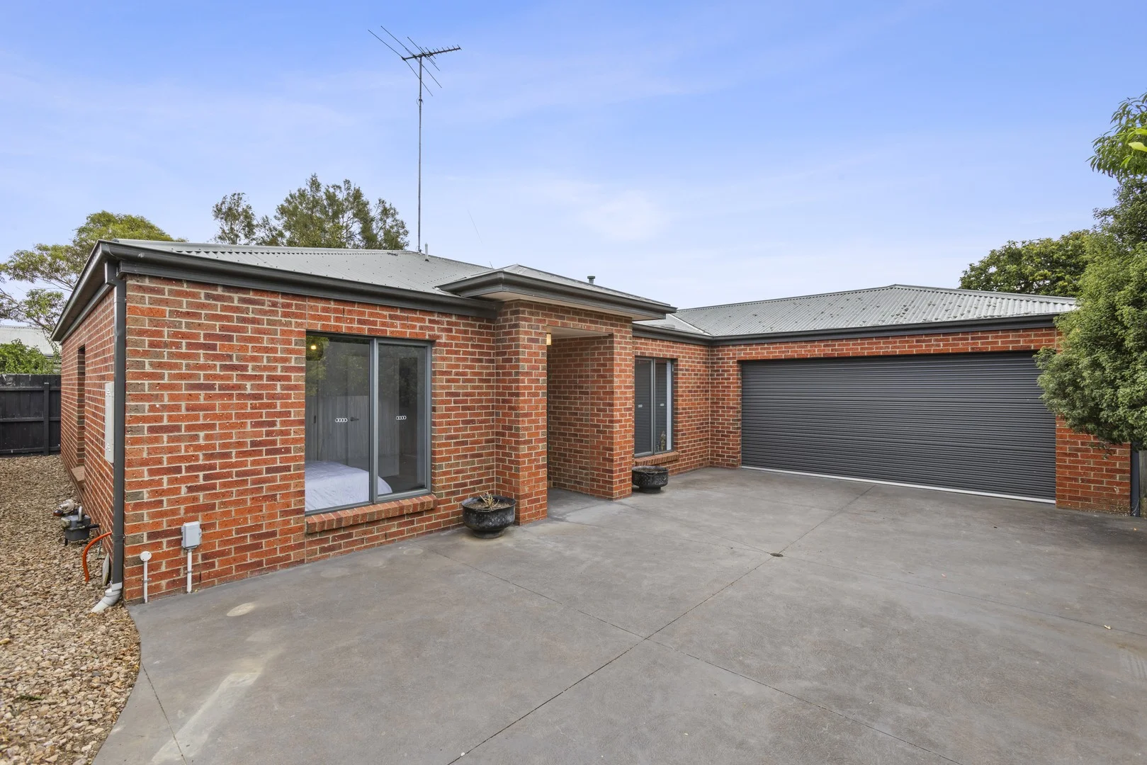 2/13 Charlotte Avenue, Newcomb VIC 3219