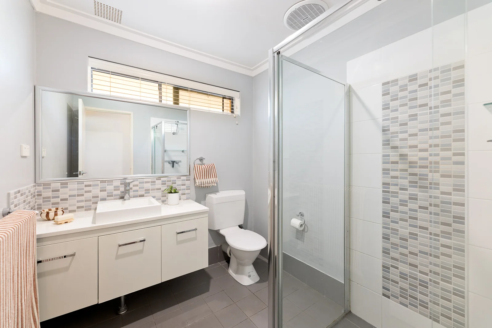 Additional image 16 of 13A Moore Gardens, Kardinya WA 6163