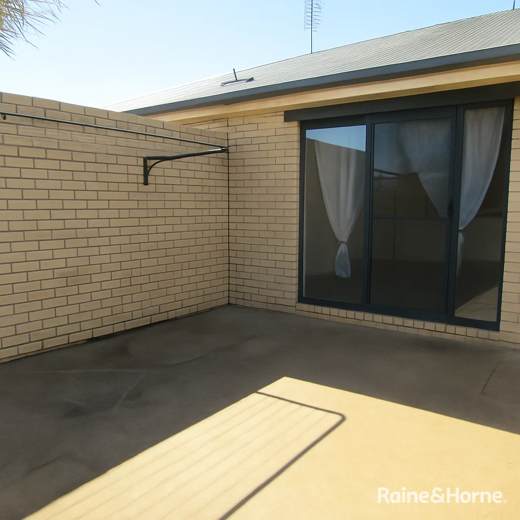 Additional image 5 of 1&2/74 Windsor Circle, Kingaroy QLD 4610