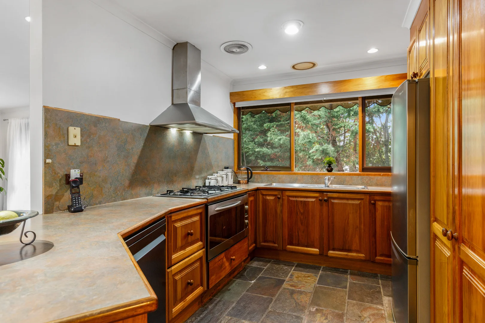 Additional image 6 of 2/10 Oaks Court, Lysterfield South VIC 3156