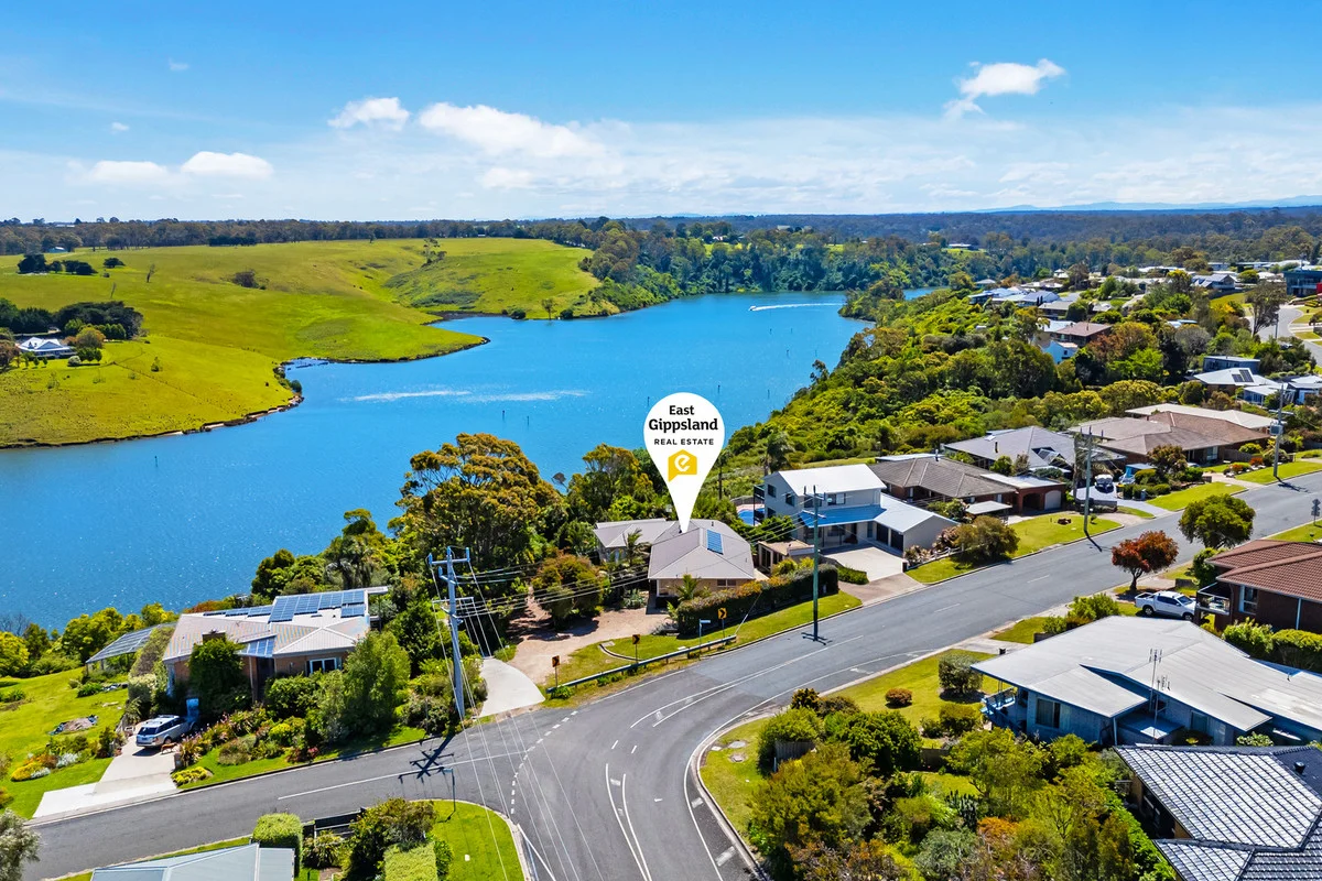 1 Nautilus Way, Lakes Entrance VIC 3909