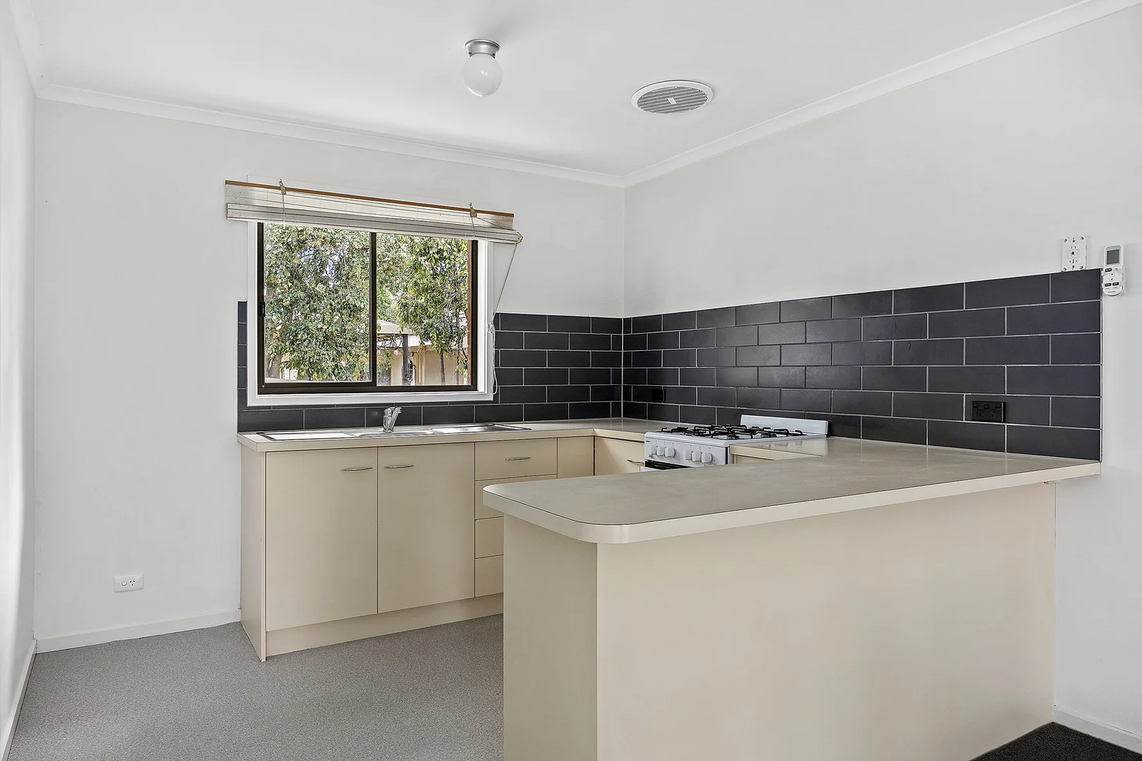 Additional image 4 of 2/23 Osborne Street, Flora Hill VIC 3550