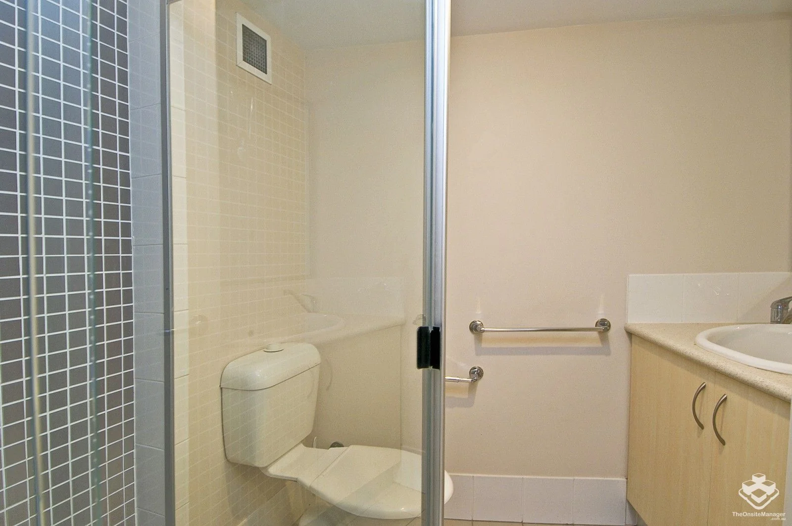 Additional image 4 of ID:21171932/25 Lake Orr Drive, Robina QLD 4226