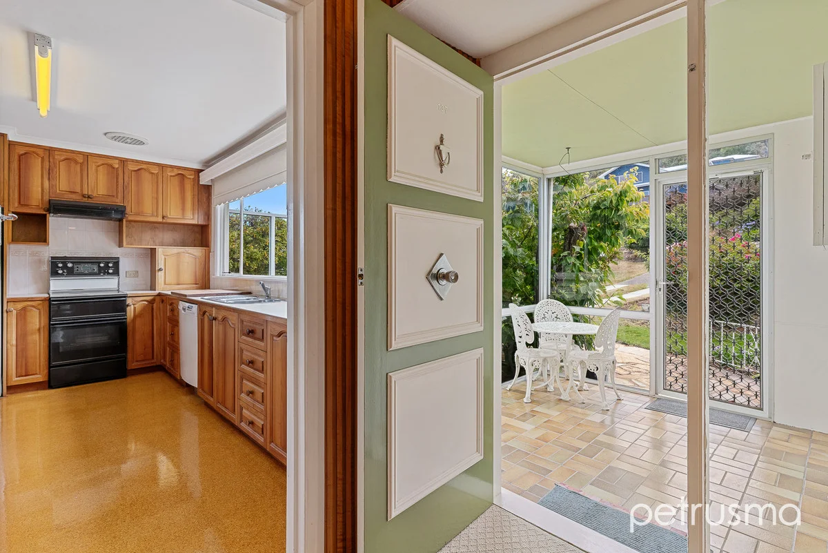 Additional image 3 of 137 Derwent Avenue, Lindisfarne TAS 7015