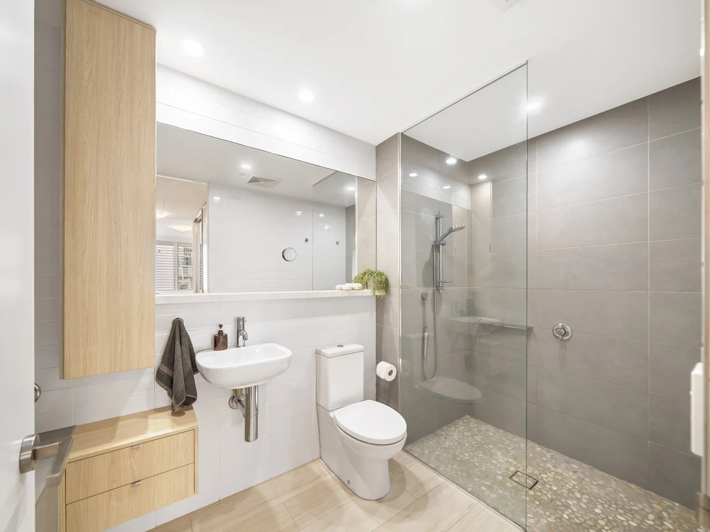 Additional image 17 of 302/99 Marine Parade, Redcliffe QLD 4020