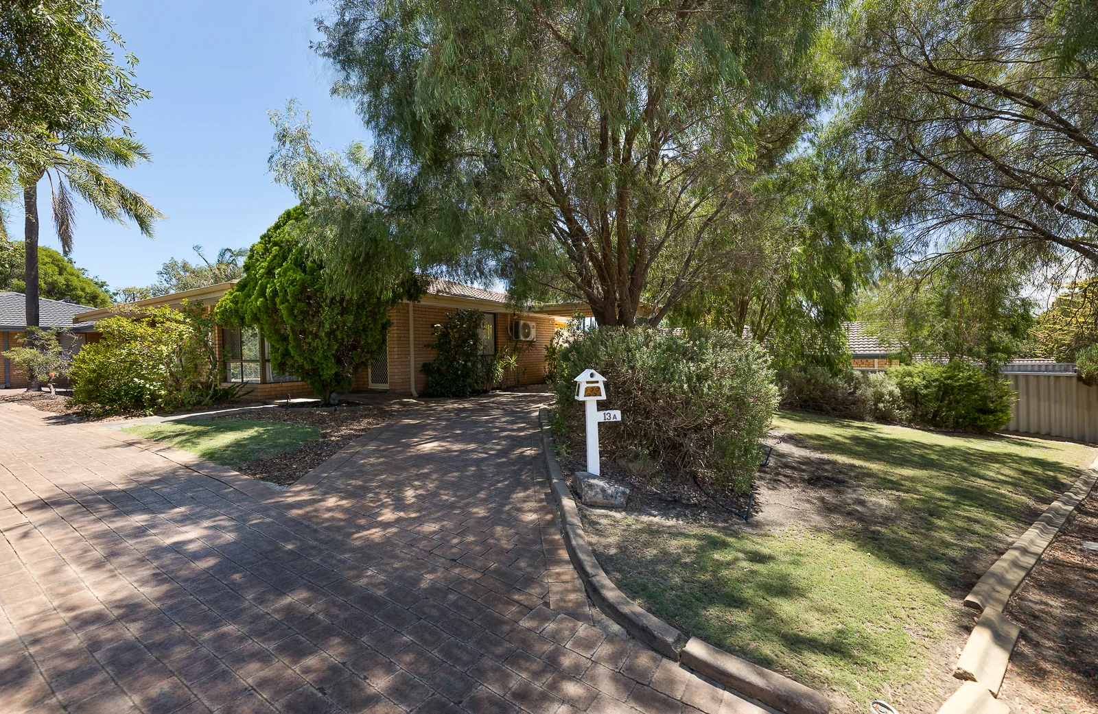13A Moore Gardens, Kardinya WA 6163