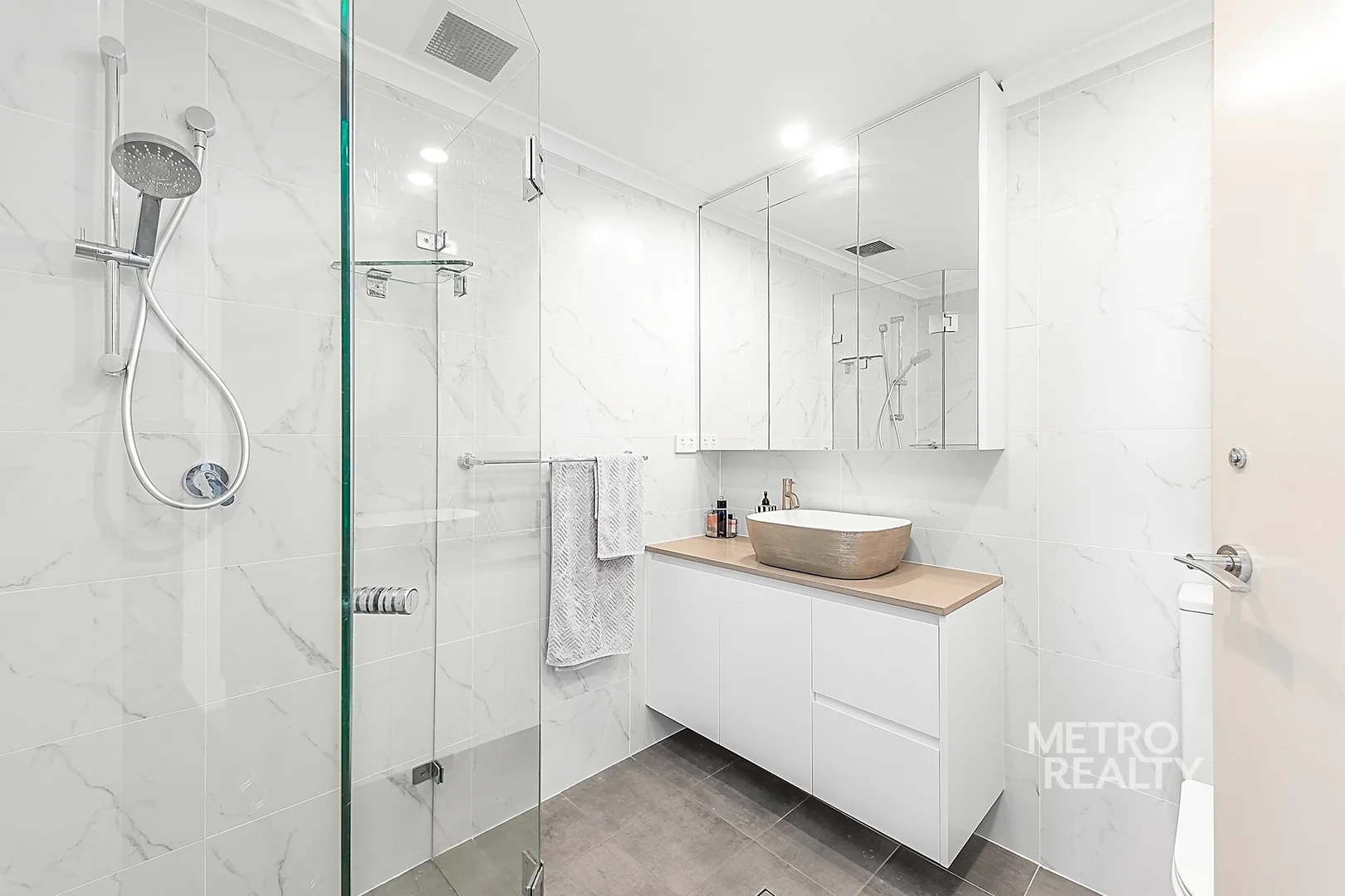 Additional image 13 of 2503/348-352 Sussex Street, Sydney NSW 2000
