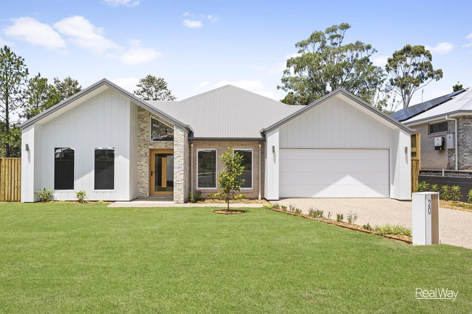 20 Henley Drive, Highfields QLD 4352