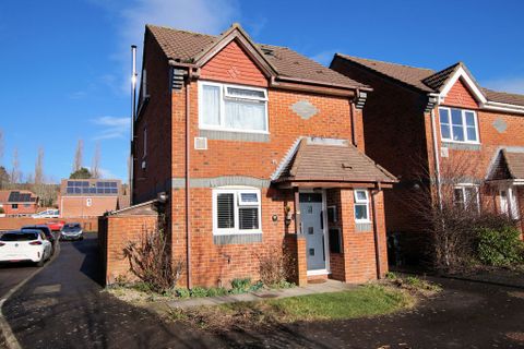Hopkins Close, Portchester Borders PO6