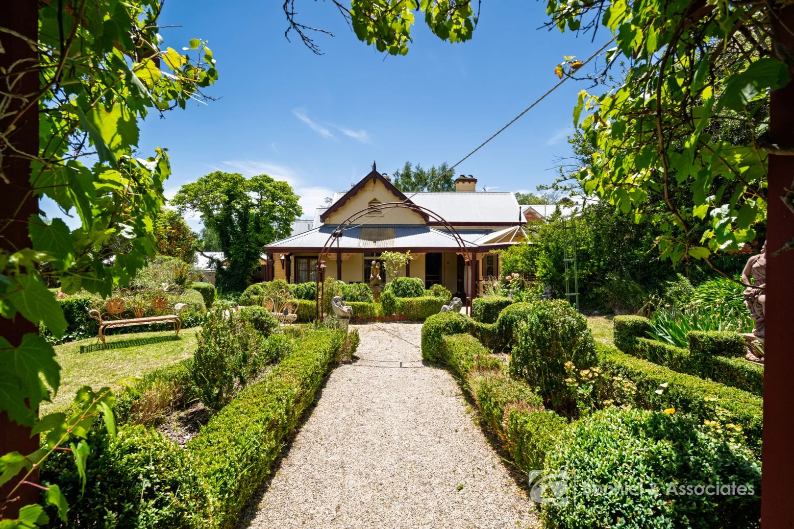 42 Camp Street, Beechworth VIC 3747