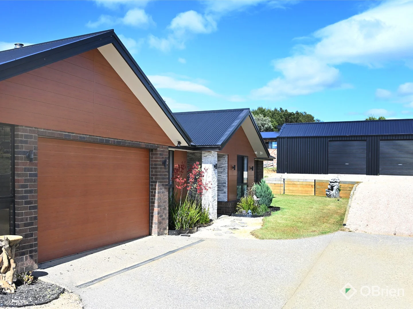 11 Vincent Court, Wy Yung VIC 3875
