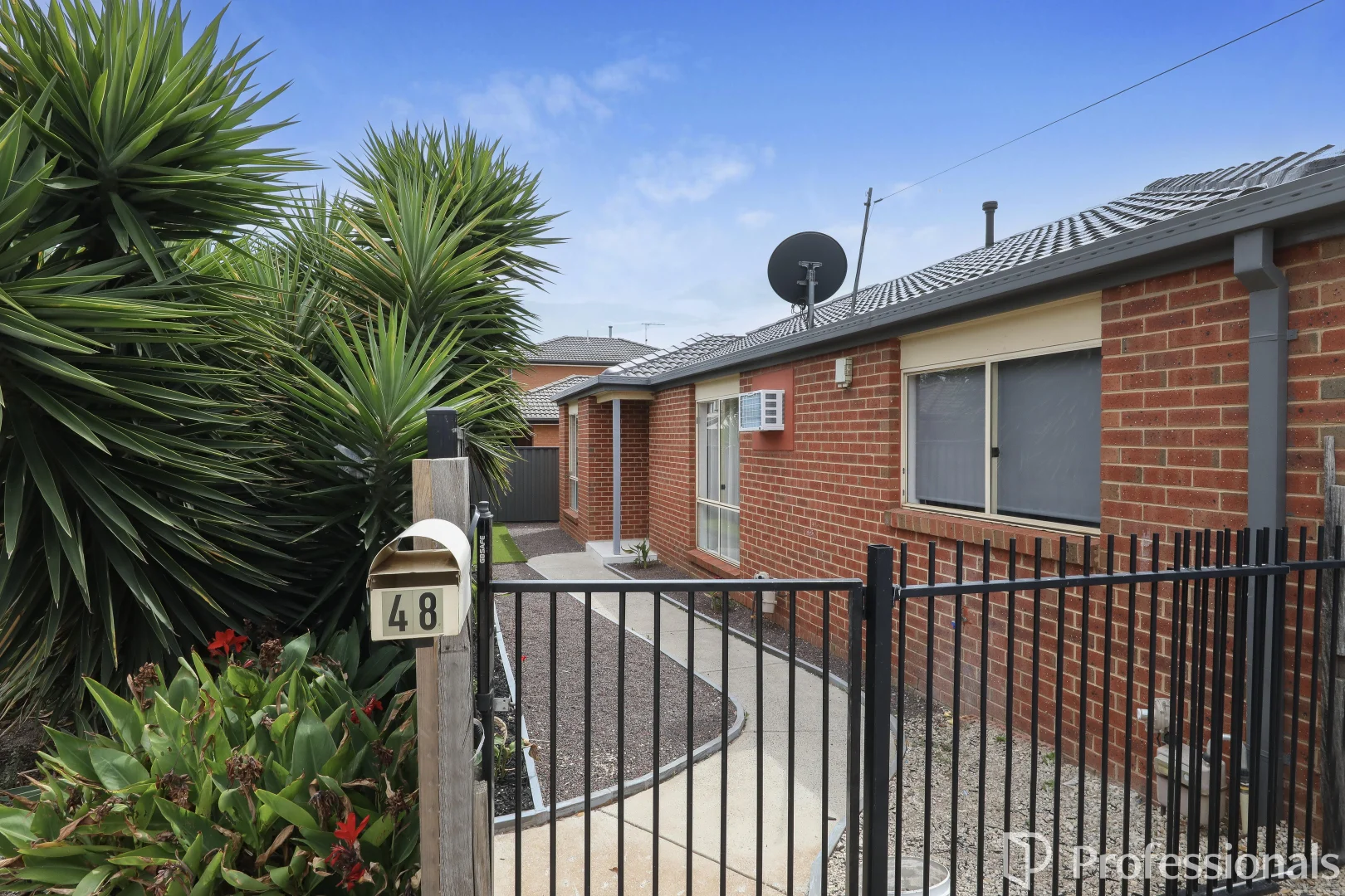 1&2/48 Wilson Road, Melton South VIC 3338