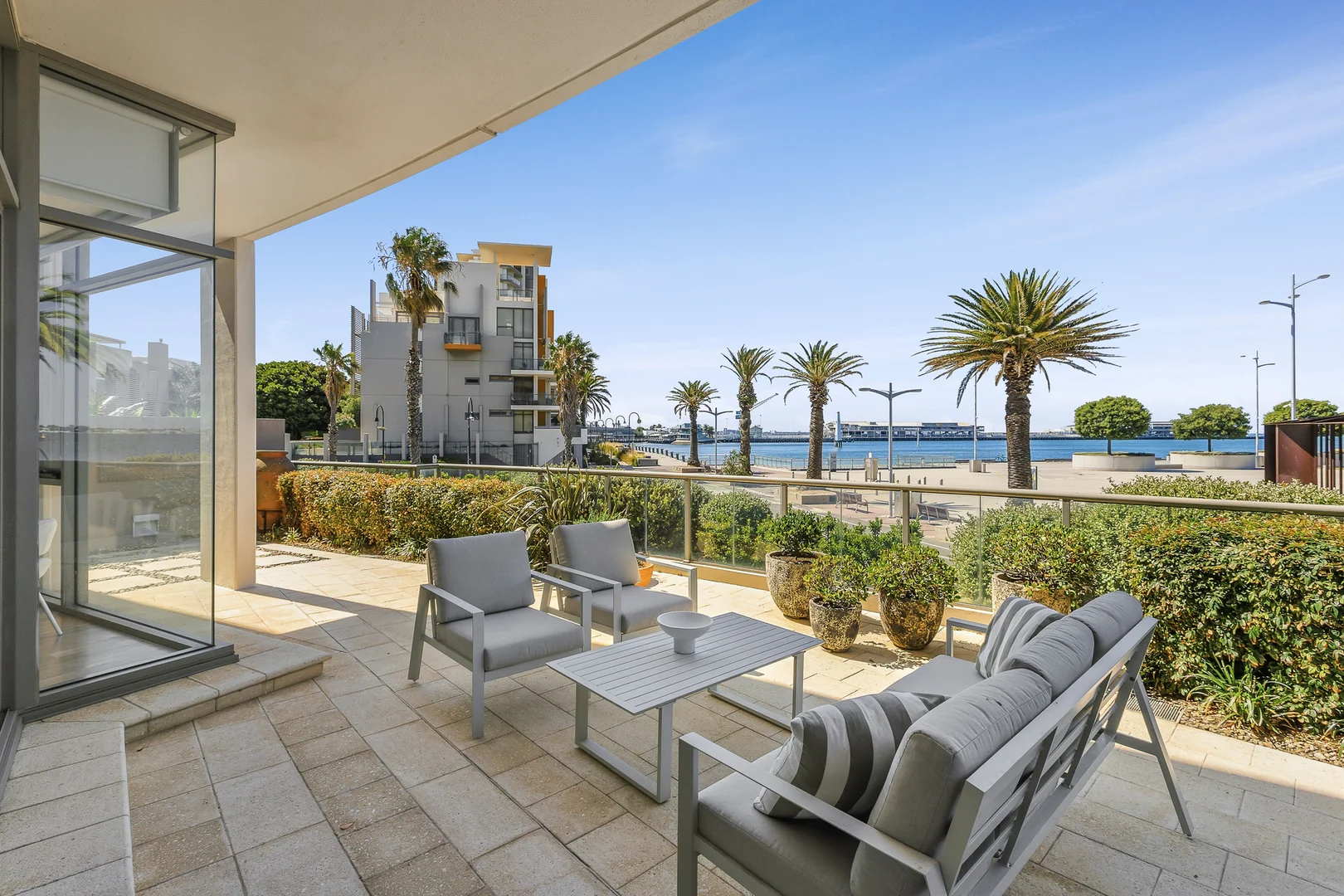 2T0/147 Beach Street, Port Melbourne VIC 3207