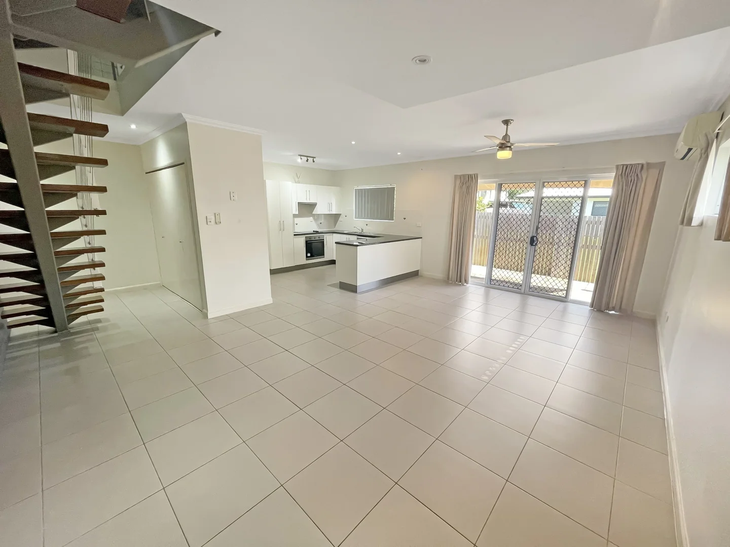 11/16 Miles Avenue, Kelso QLD 4815 photo 3