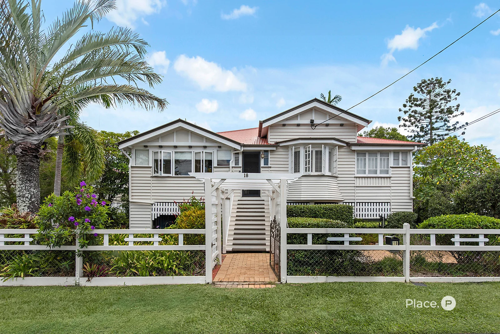 18 Gibson Crescent, Holland Park QLD 4121