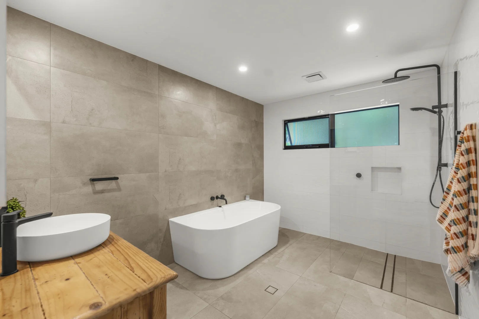 Additional image 24 of 129 K P Mcgrath Drive, Elanora QLD 4221