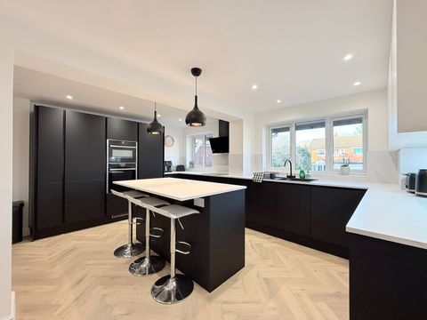 Pearmans Croft, Hollywood B47