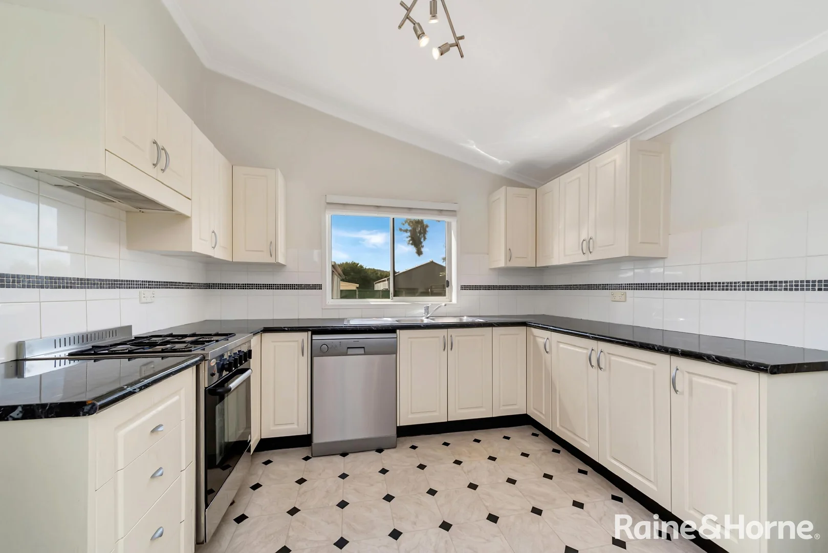 Additional image 9 of 307 Sloane Street, Goulburn NSW 2580