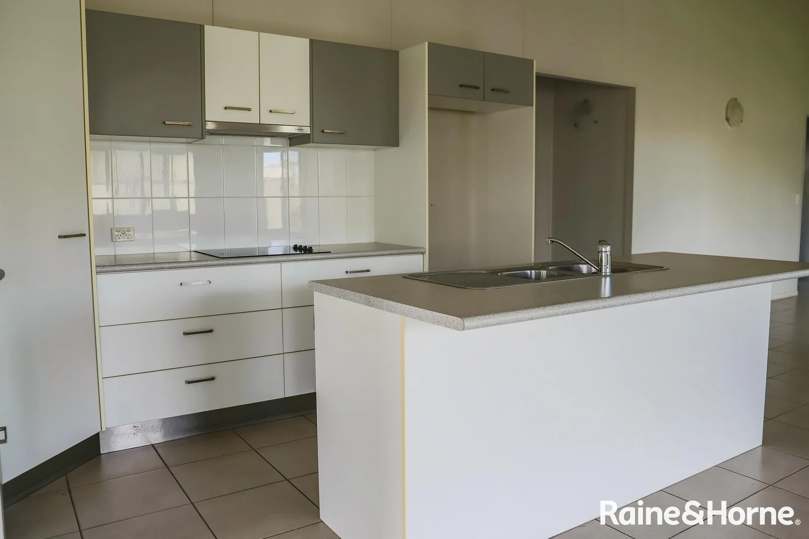 Additional image 7 of 11 Hannay Street, Moranbah QLD 4744