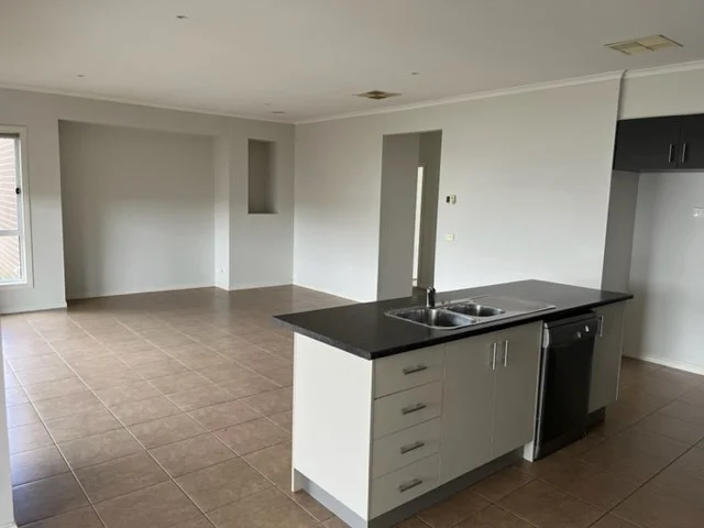 Additional image 4 of 17 Rose Garden Avenue, Officer VIC 3809