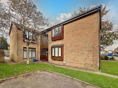 Willow Grove, St. Mellons CF3, Studio to rent