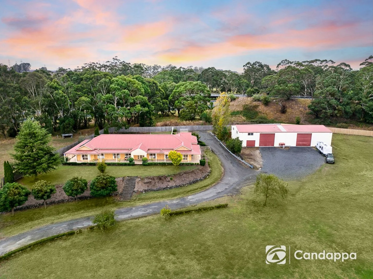 17 ROBIN HOOD WAY, Drouin VIC 3818
