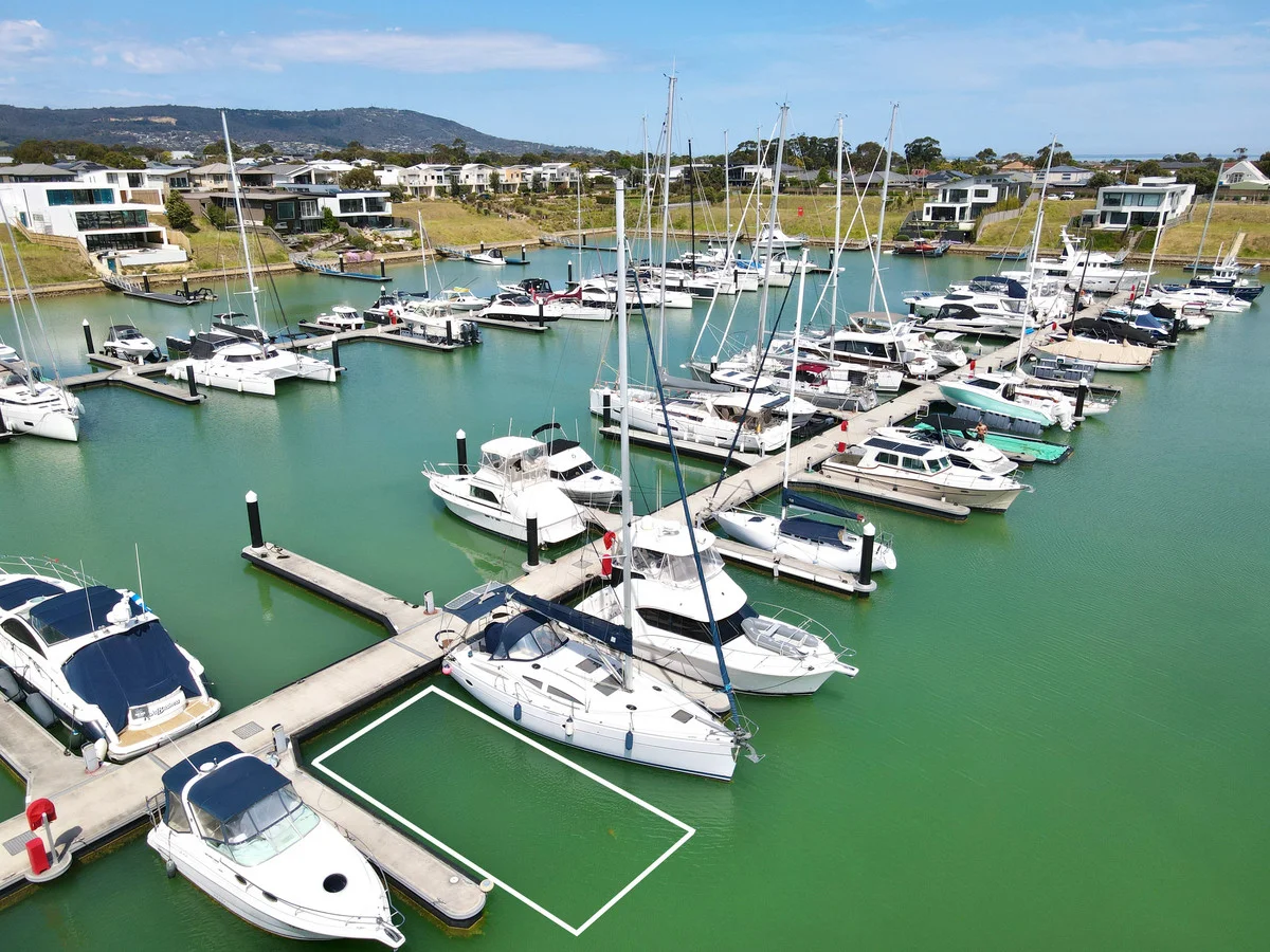 5174 Martha Cove Waterway, Safety Beach VIC 3936