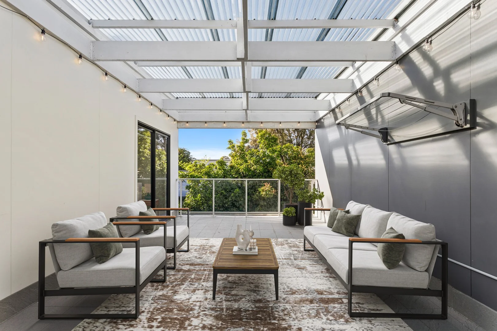 2/301 Princes Highway, Albion Park Rail NSW 2527