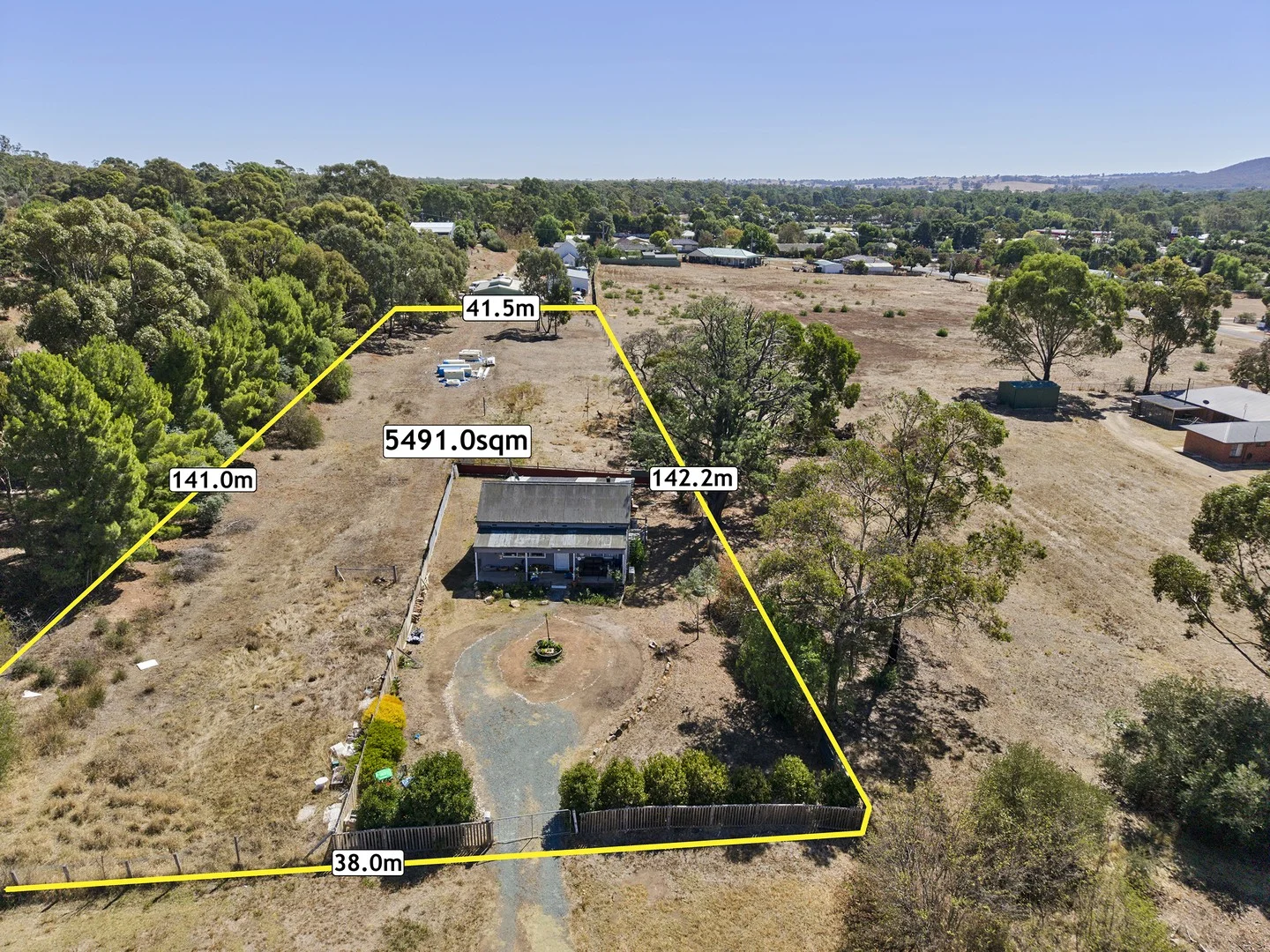 30 Pohlman Street, Heathcote VIC 3523