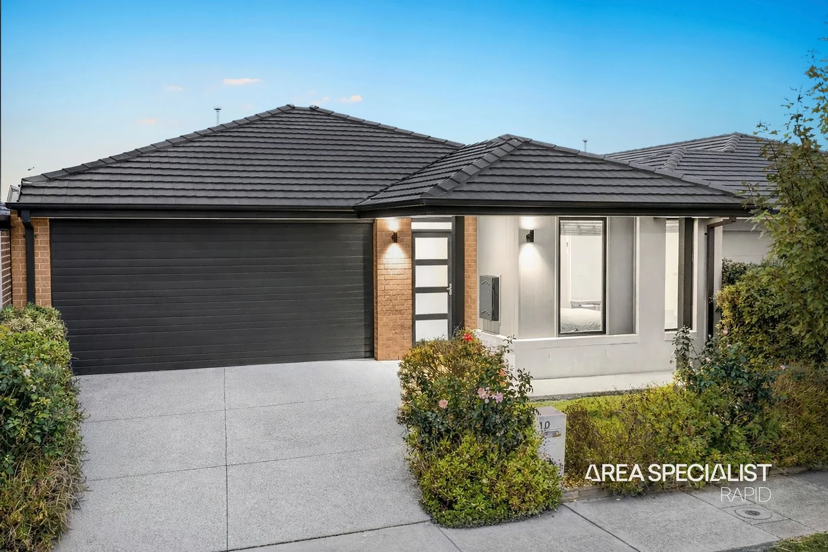 10 Flanker Way, Clyde VIC 3978