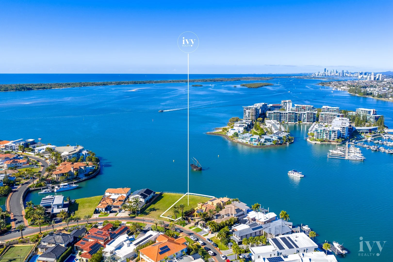 32 Brittanic Crescent, Sovereign Islands QLD 4216