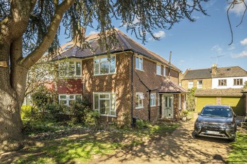 Beaulieu Close, East Twickenham TW1