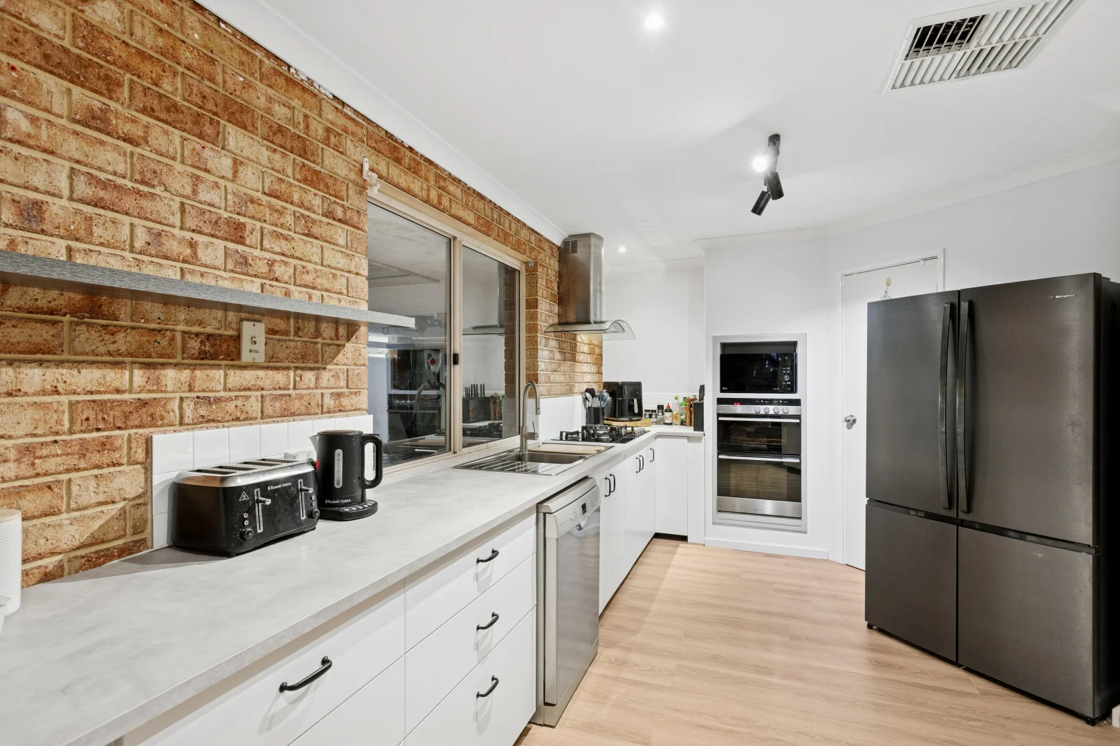 2 Summit Grove, Swan View WA 6056 photo 3