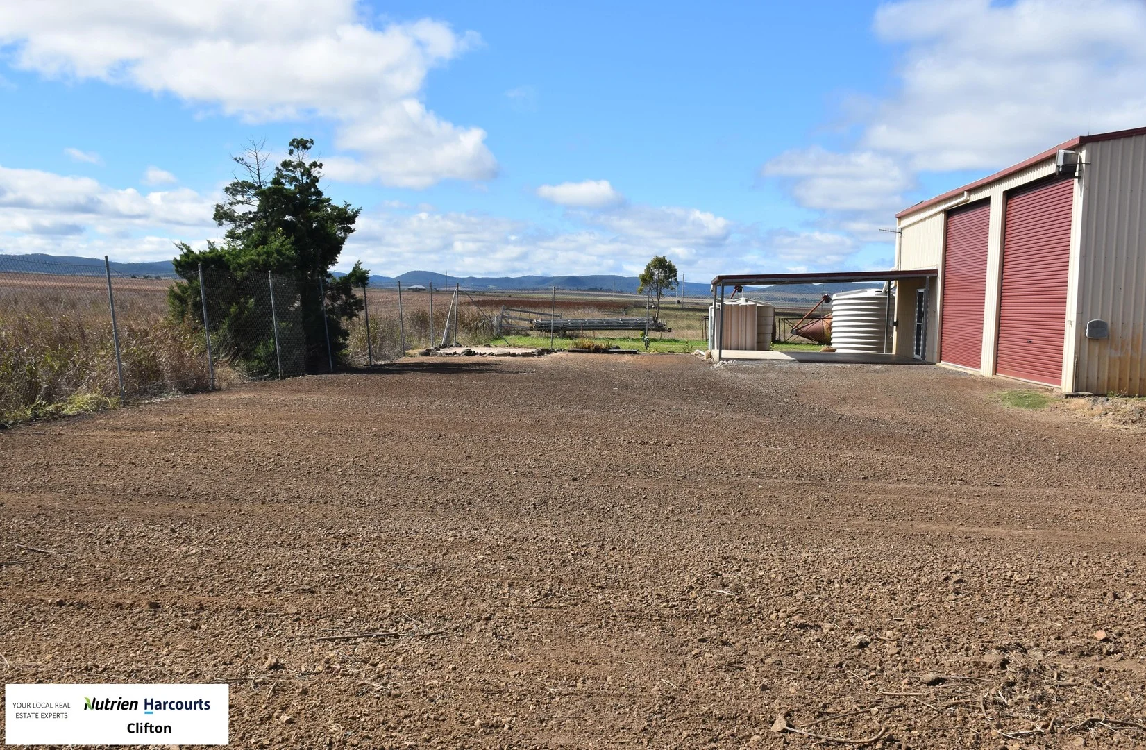 15247 New England Highway, Nobby QLD 4360