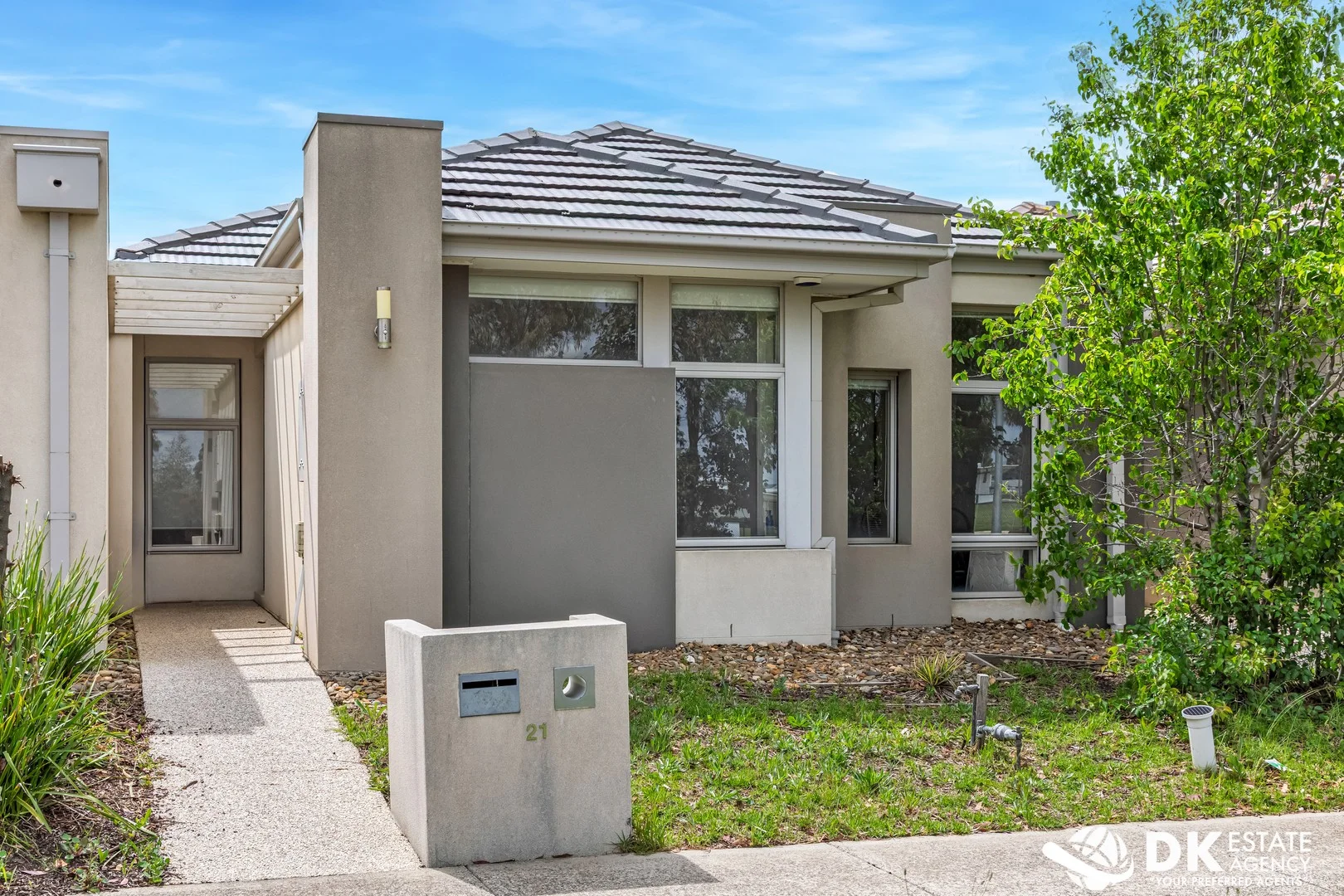 21 Chessington Dr, Williams Landing VIC 3027