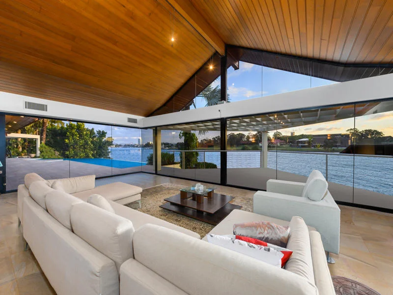 137-139 Commodore Drive, Paradise Waters QLD 4217