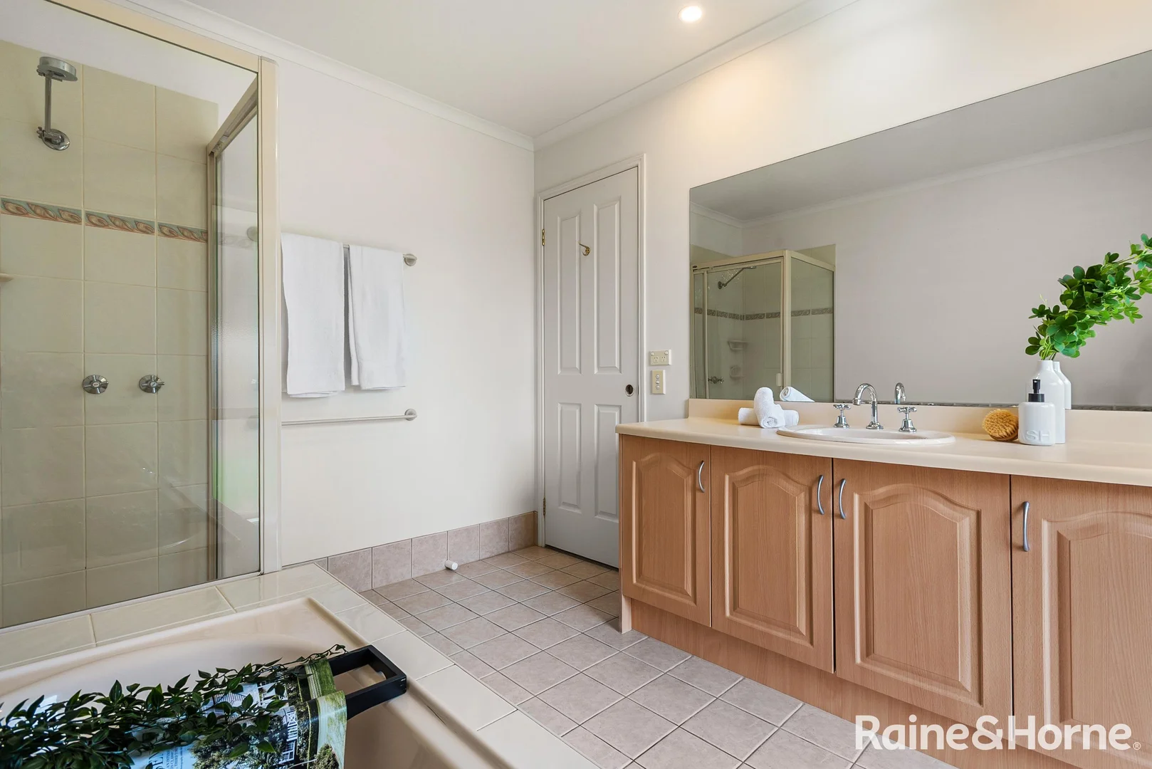 Additional image 17 of 5 Lauren Court, Gisborne VIC 3437