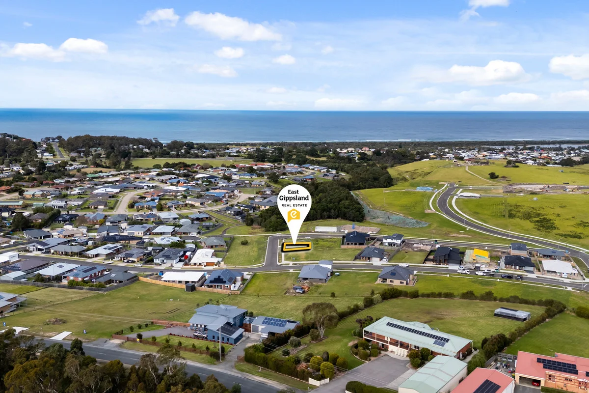 6 Lochard Terrace, Lakes Entrance VIC 3909