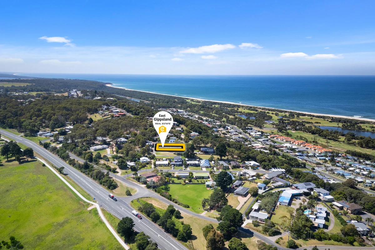 11 Ocean View Parade, Lakes Entrance VIC 3909