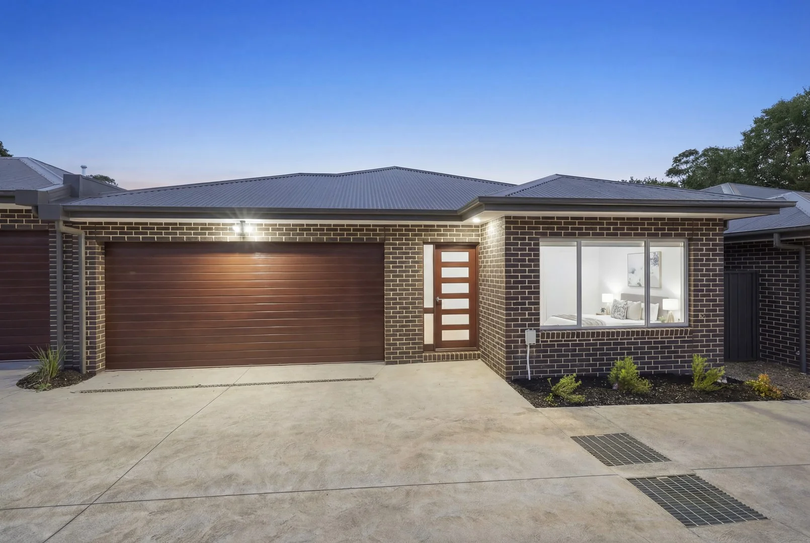 2/10 Garden Place, Romsey VIC 3434